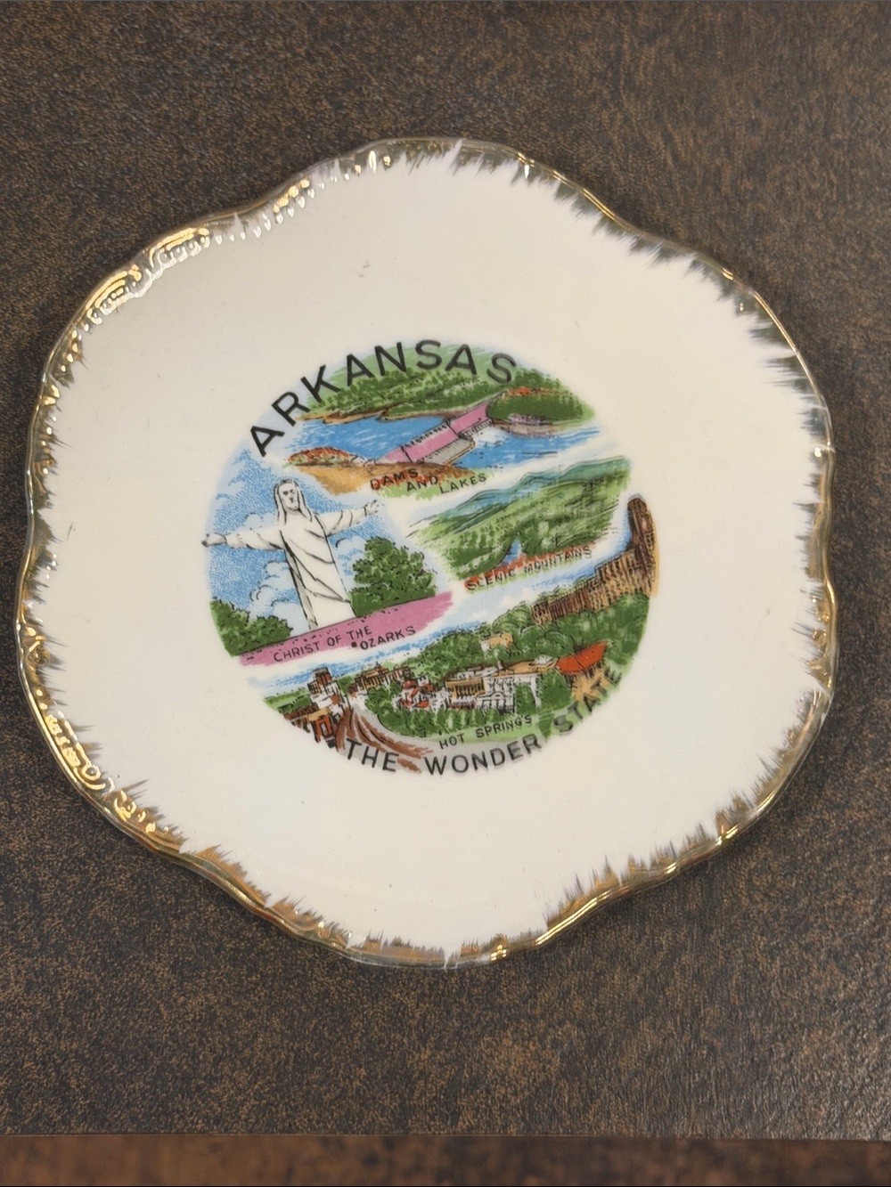 Arkansas Souvenir Decorative Plate - White with Gold Trim